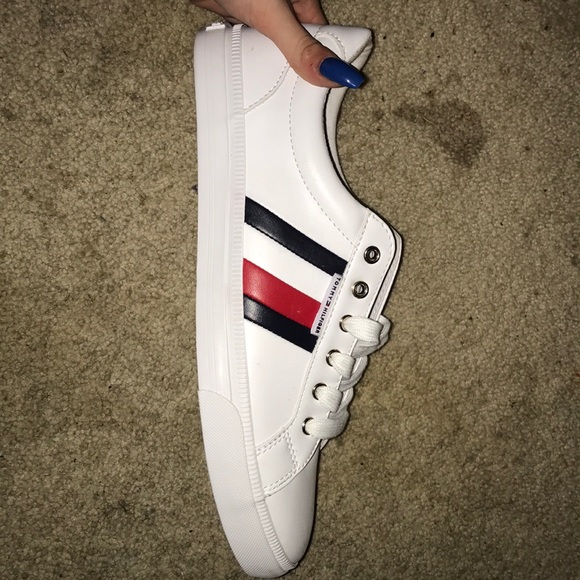 Tommy hilfiger shoes - Picture 1 of 3